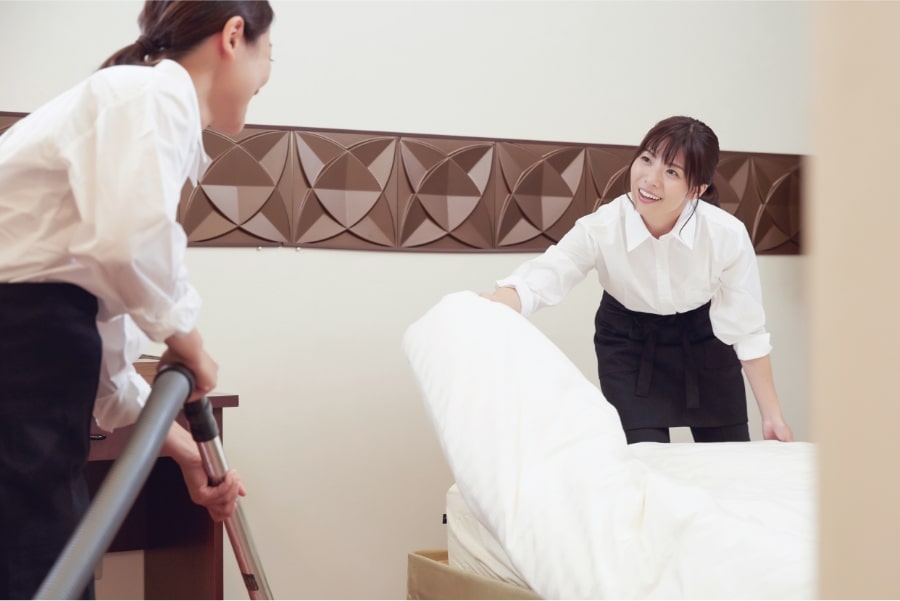 2人で仕事をする従業員